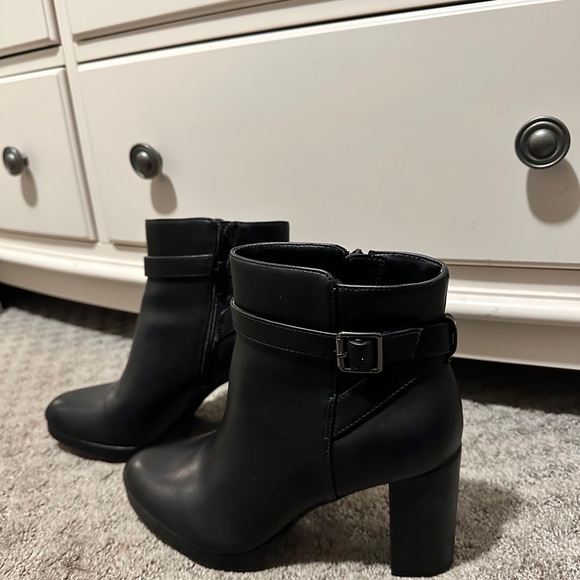 Black Buckle Kelly & Katie Booties with Zippers - Picture 2 of 7